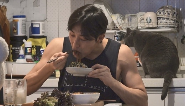 나 혼자 산다 631회 배나라 VS 려운, 비닐봉투 유산소… ‘약한영웅2’ 케미