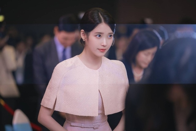 ’21세기 대군부인’ 아이유·변우석, 학창 시절부터 신혼부부까지 로맨스 케미 예고
