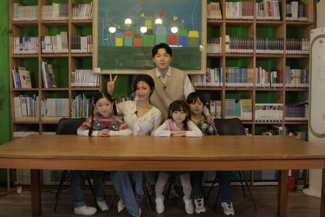‘뽀뽀뽀 좋아좋아’ 화사, 동심 저격한 ‘마음약국’ 출격에 현장 훈훈