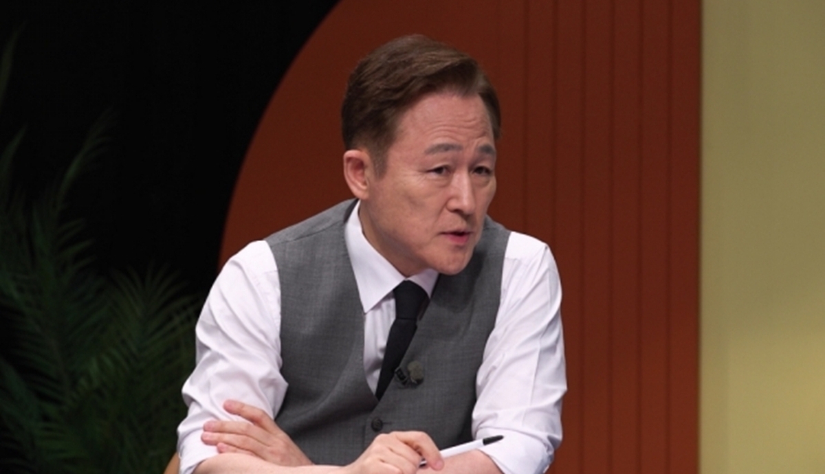 폭발한 건물과 멀리 떨어진 곳에서 발견된 시신